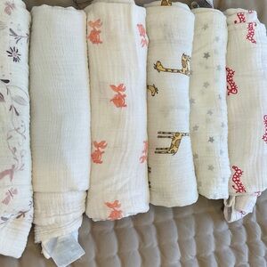Aden & Anais swaddling Muslim blankets set of 6. Preowned very nice shape